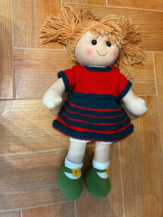 Muñeca de trapo - Juguete infantil