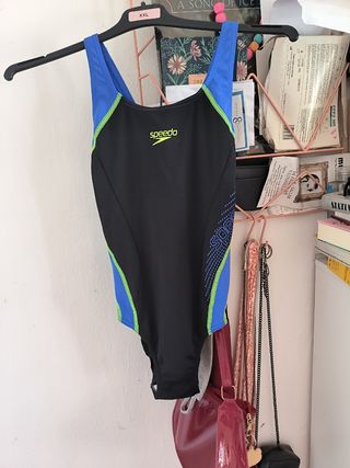 Bañadores niña  cada uno 5 euros Patito - Bulldog
