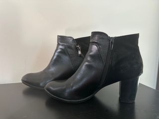 Botines negros Viviene -talla 39