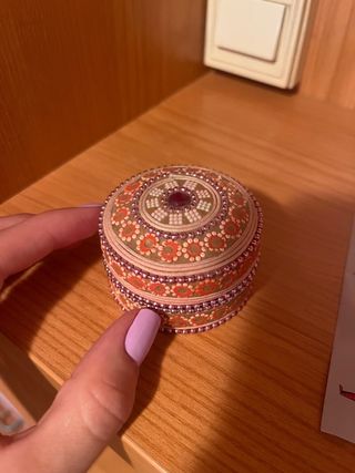 Joyero artesanal marrón y rosa