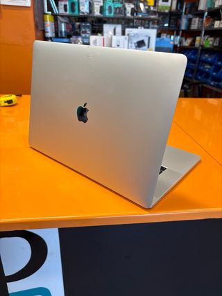 MacBook Pro 2019 i7 16GB - Retina 4K
