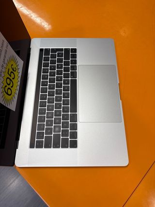 MacBook Pro 2019 i7 16GB - Retina 4K