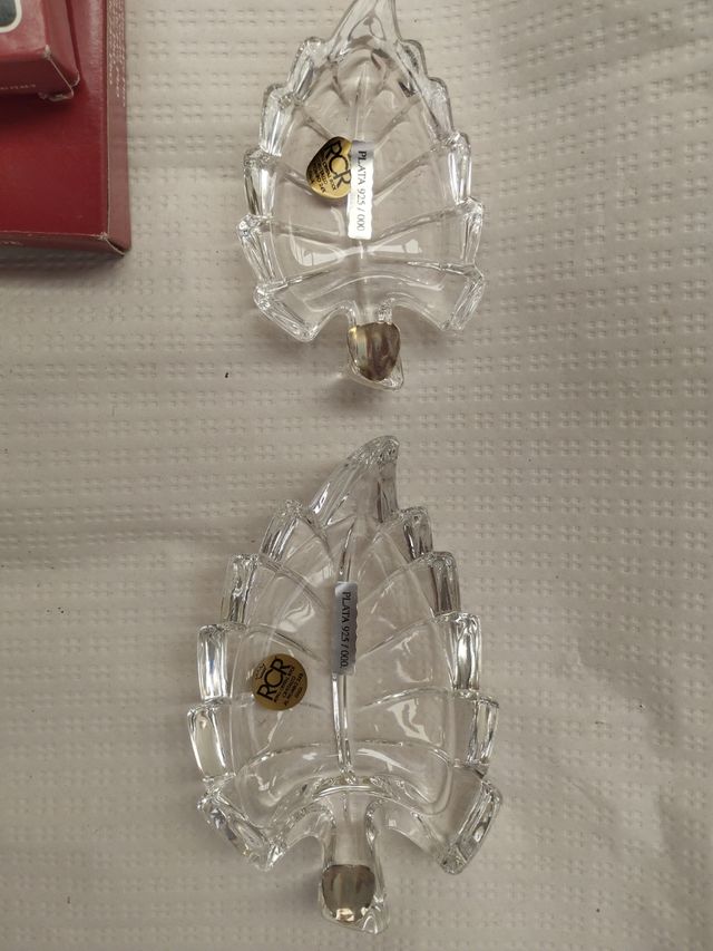 Cenicero cristal: 2 piezas resto estoc joyería. 