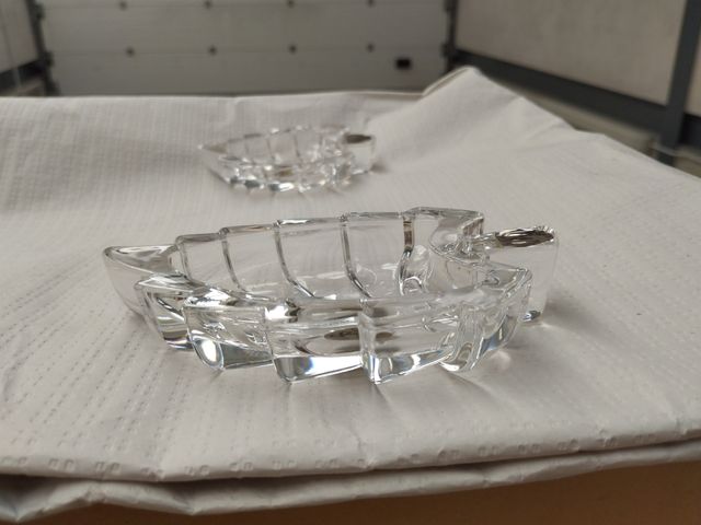 Cenicero cristal: 2 piezas resto estoc joyería. 