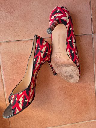 Manolo Blahnik Pumps - Rojo y Negro