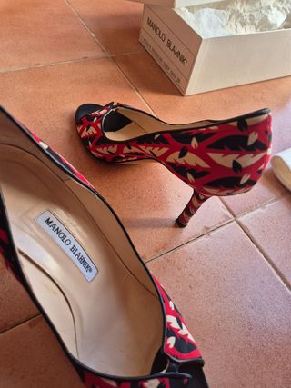 Manolo Blahnik Pumps - Rojo y Negro