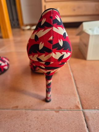 Manolo Blahnik Pumps - Rojo y Negro