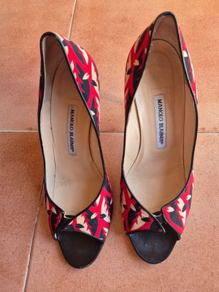 Manolo Blahnik Pumps - Rojo y Negro