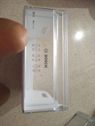 Repuestos frigorifico bosch.15 euros la pieza.