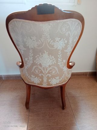 Sillón clásico madera y tela , 40 euros cada uno