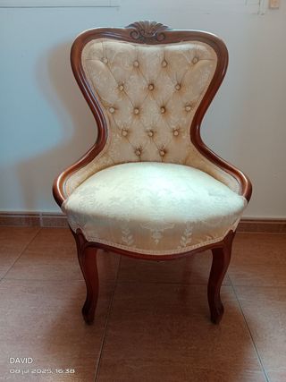 Sillón clásico madera y tela , 40 euros cada uno