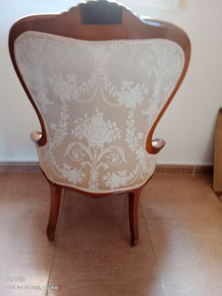 Sillón clásico madera y tela , 40 euros cada uno