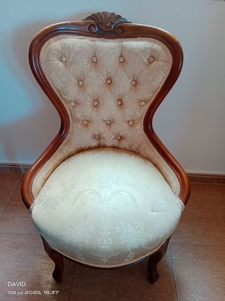 Sillón clásico madera y tela , 40 euros cada uno