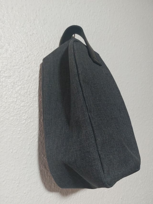 Bolsa aseo AXE gris