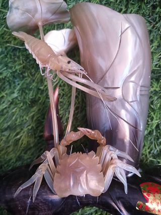 Escultura china de cuerno: camarones y cangrejo