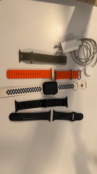 Apple Watch Series 5 44mm + correas + cargador