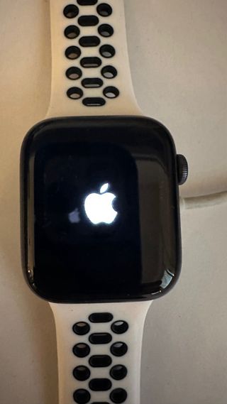 Apple Watch Series 5 44mm + correas + cargador