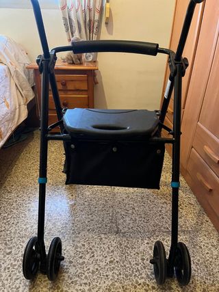 Andador con ruedas y cesta