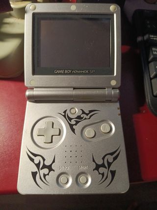 Game Boy Advance SP Tribal Plateada