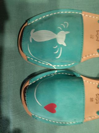Menorquinas niña Ría pintadas a mano