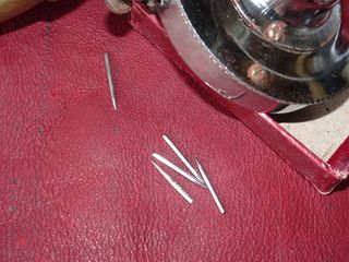 Soporte para gramola,gramofono,diafragma y agujas.