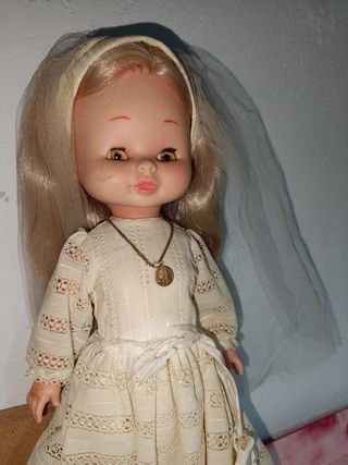 Megy Muñeca Comunión Famosa