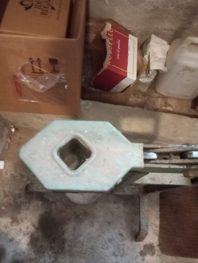 Tappatrice a colonna vintage