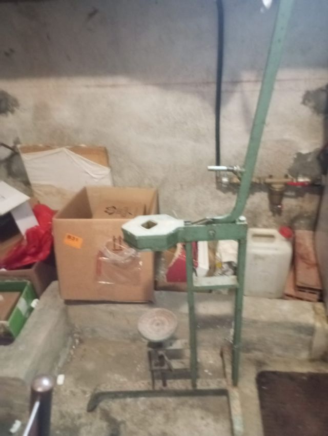 Tappatrice a colonna vintage