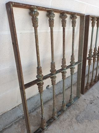 2 Rejas hierro macizo antiguas