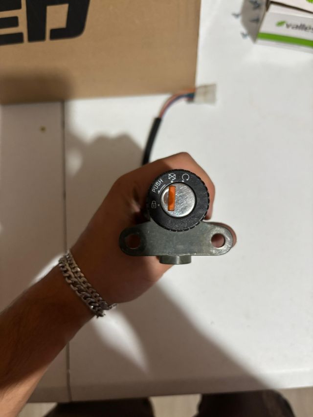 Cerradura y contacto Derbi Senda DRD