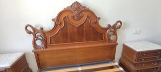 Cama y mesitas de noche