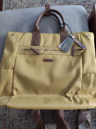 Bolso  mochila de Parfois amarillo  mostaza 