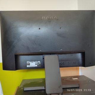 Monitor de 22"
. LCD. Se vende por sustitución.