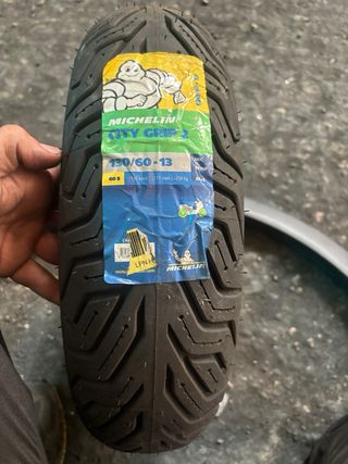 NEUMATICO SUELTO NUEVO 120 70 13 MICHELIN 