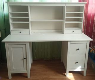 Escritorio y módulo Hemnes Ikea blanco.
