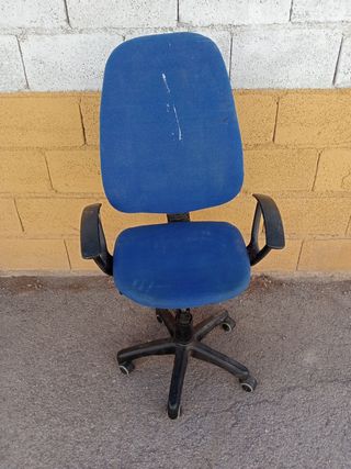 Silla giratoria azul