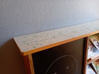 Estantería-expositor madera + carrito de muñecas 