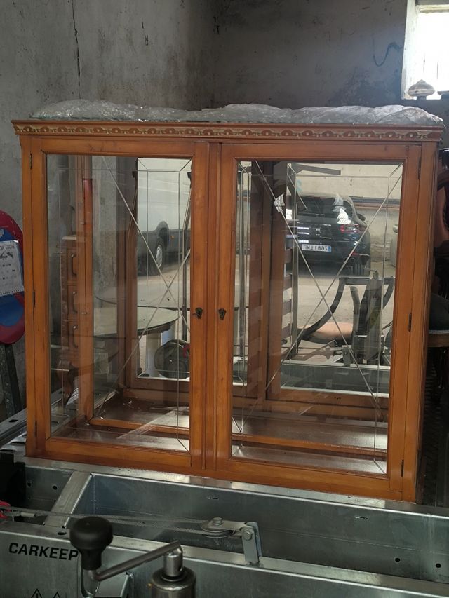 Vitrina antigua madera cristal