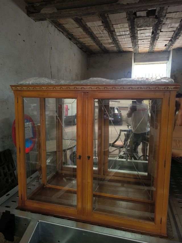 Vitrina antigua madera cristal