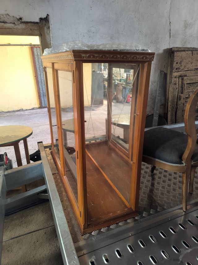 Vitrina antigua madera cristal