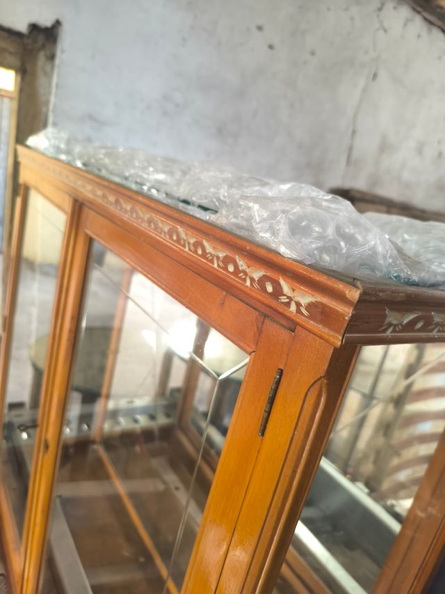 Vitrina antigua madera cristal