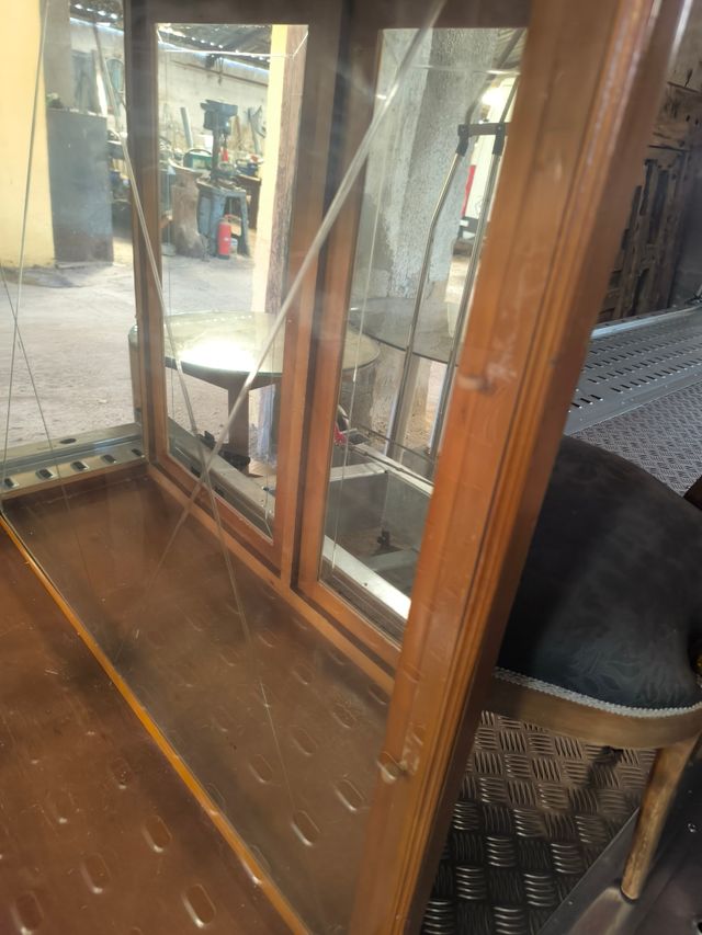 Vitrina antigua madera cristal