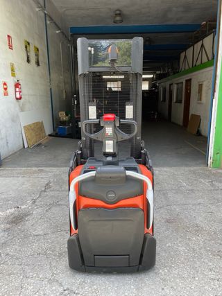 Apilador BT Toyota 2800mm 2000kg