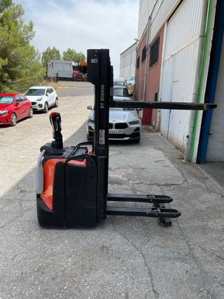 Apilador BT Toyota 2800mm 2000kg