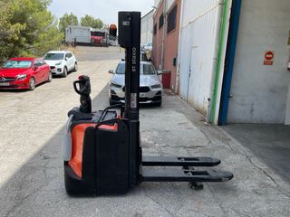 Apilador BT Toyota 2800mm 2000kg