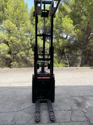 Apilador BT Toyota 2800mm 2000kg