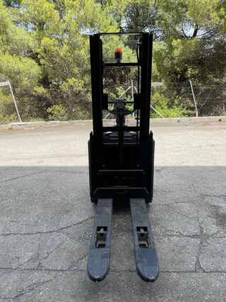 Apilador BT Toyota 2800mm 2000kg