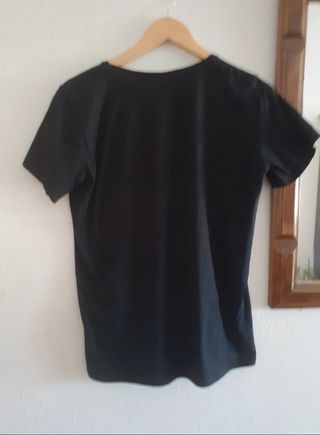 Camiseta negra de algodón. L