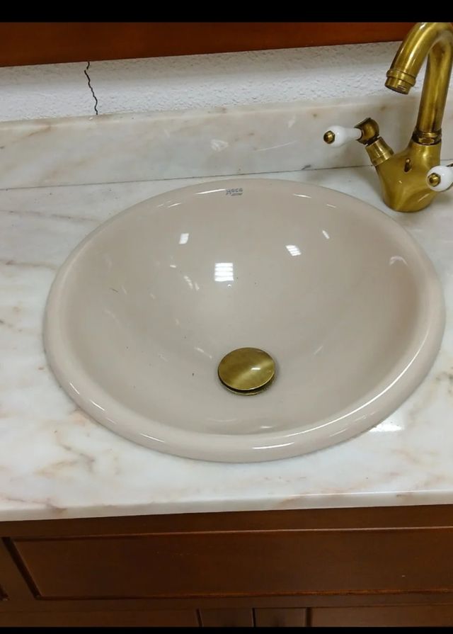 Mueble baño rústico con lavabo