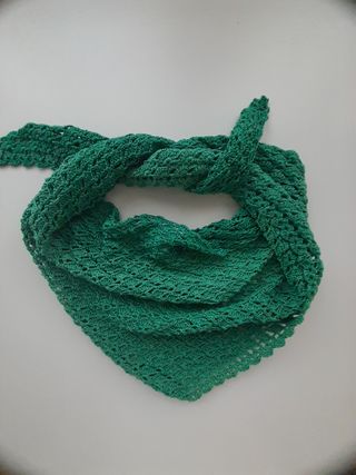 Pañoleta hecha a crochet de hilo 
verde